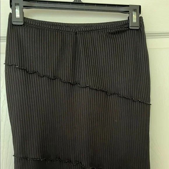 Black Pleated Skirt - Picture 3 of 5